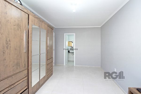 Casa em Porto Alegre, no bairro Espírito Santo, com 3 dormitório(s), e 3 banheiros, à venda.