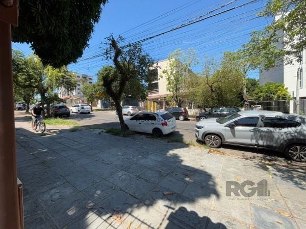 Casa 3 dormitórios no bairro Camaquã