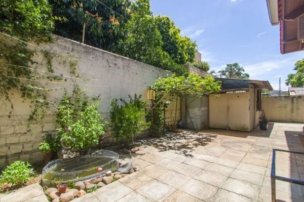 Casa para Venda - 300m², 4 dormitórios, sendo 1 suites, 8 vagas - Imperial Parque