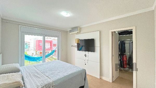 Casa em Porto Alegre, no bairro Hípica, com 3 dormitório(s), e 3 banheiros, à venda.