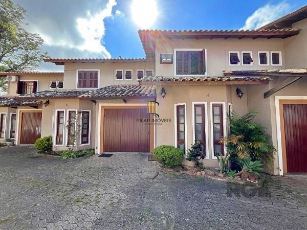 Casa Condominio em Porto Alegre, no bairro Ipanema, com 3 dormitório(s), e 3 banheiros, à venda.
