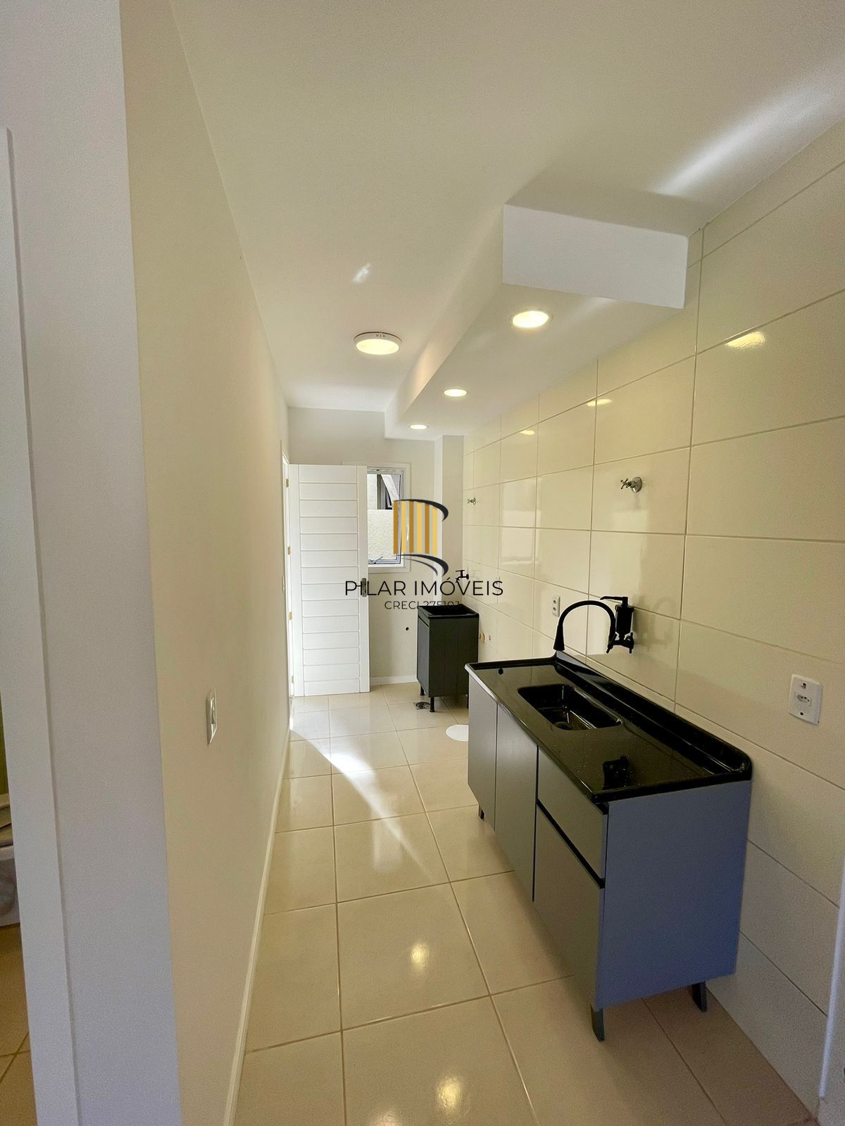 IMPECÁVEL - Casa toda reformada , com 2 dormitórios e 1 vaga