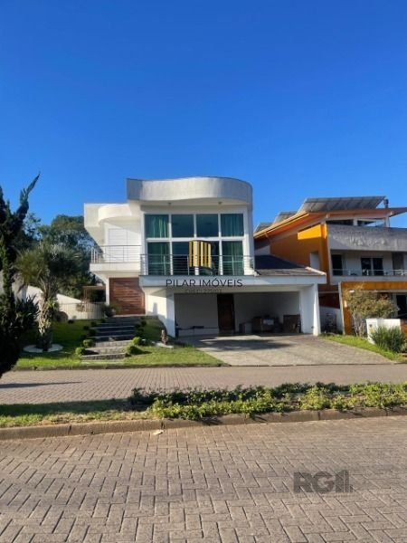 Casa Condominio em Porto Alegre, no bairro Jardim Carvalho, com 3 dormitório(s), à venda.