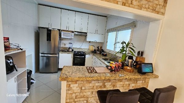 Casa em Porto Alegre, no bairro Hípica, com 3 dormitório(s), e 3 banheiros, à venda.