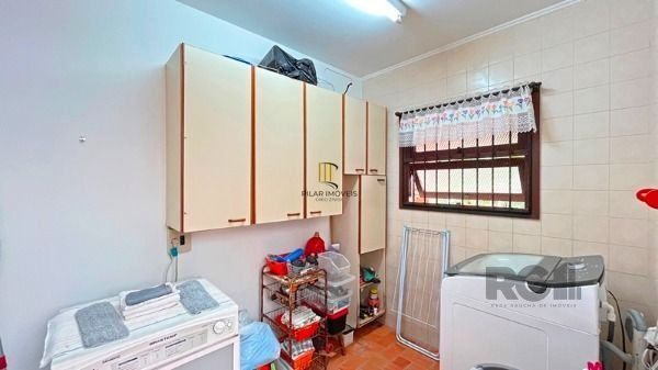 Casa para Venda - 235.64m², 3 dormitórios, sendo 1 suites, 3 vagas - Guarujá