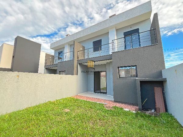 Casa em Porto Alegre, no bairro Hípica, com 3 dormitório(s), e 3 banheiros, à venda.