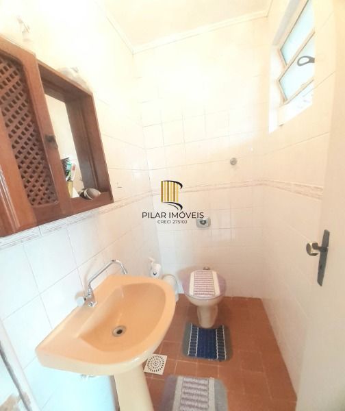 Cobertura em Porto Alegre, no bairro Cristal, com 3 dormitório(s), e 3 banheiros, à venda.