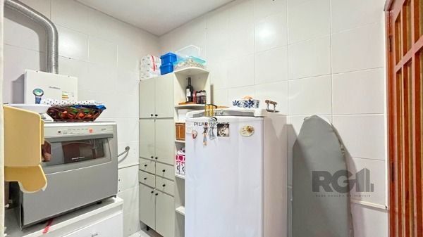 Casa em Porto Alegre, no bairro Nonoai, com 4 dormitório(s), à venda.