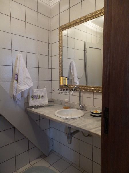 Casa para Venda - 287m², 4 dormitórios, sendo 1 suites, 4 vagas - Tristeza