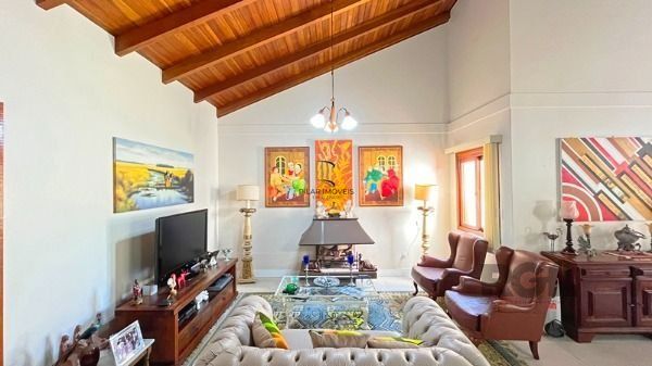 Casa em Porto Alegre, no bairro Nonoai, com 4 dormitório(s), à venda.