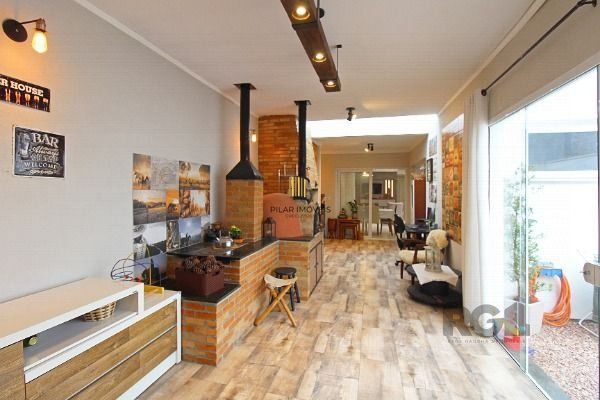 Casa em Porto Alegre, no bairro Hípica, com 3 dormitório(s), e 3 banheiros, à venda.
