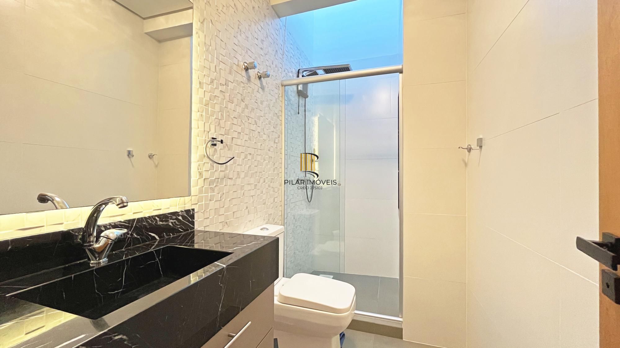 Casa à venda com 174m², 3 dormitórios, 3 suítes, 2 vagas, no bairro Hípica em Porto Alegre