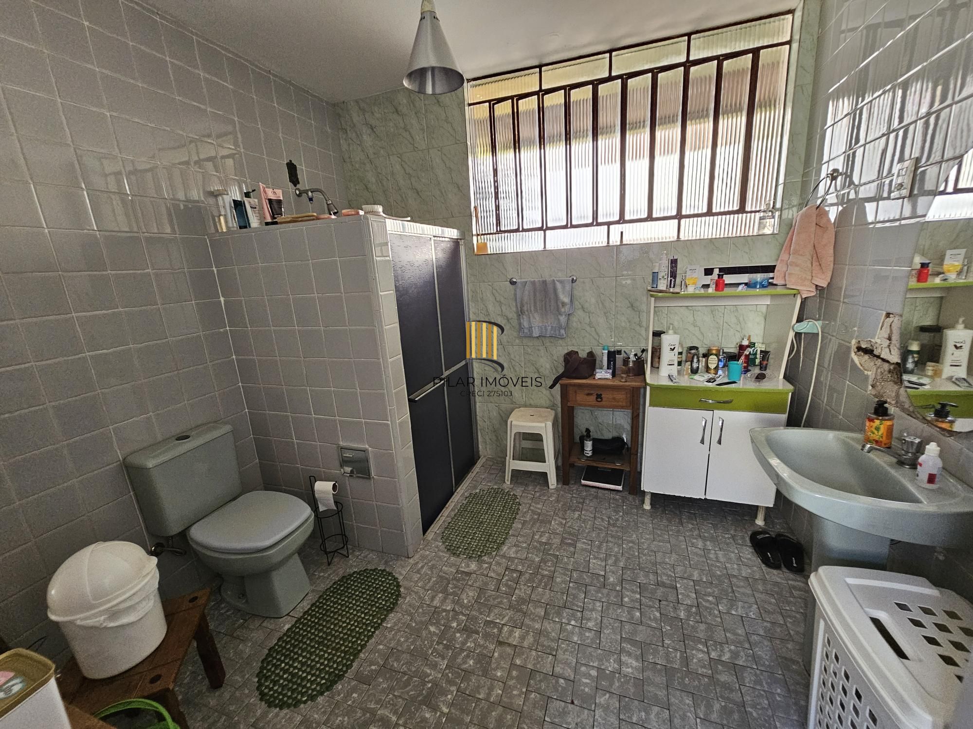 Casa térrea no coração do bairro Tristeza com terreno de 840,00m² excelente localização, ideal para construtoras.