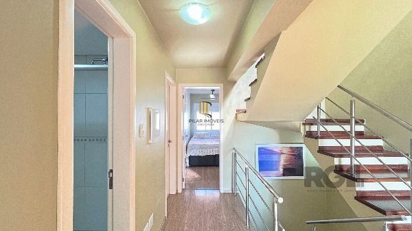 Casa em Porto Alegre, no bairro Hípica, com 3 dormitório(s), e 3 banheiros, à venda.