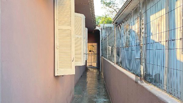 Casa em Porto Alegre, no bairro Medianeira, com 3 dormitório(s), e 3 banheiros, à venda.