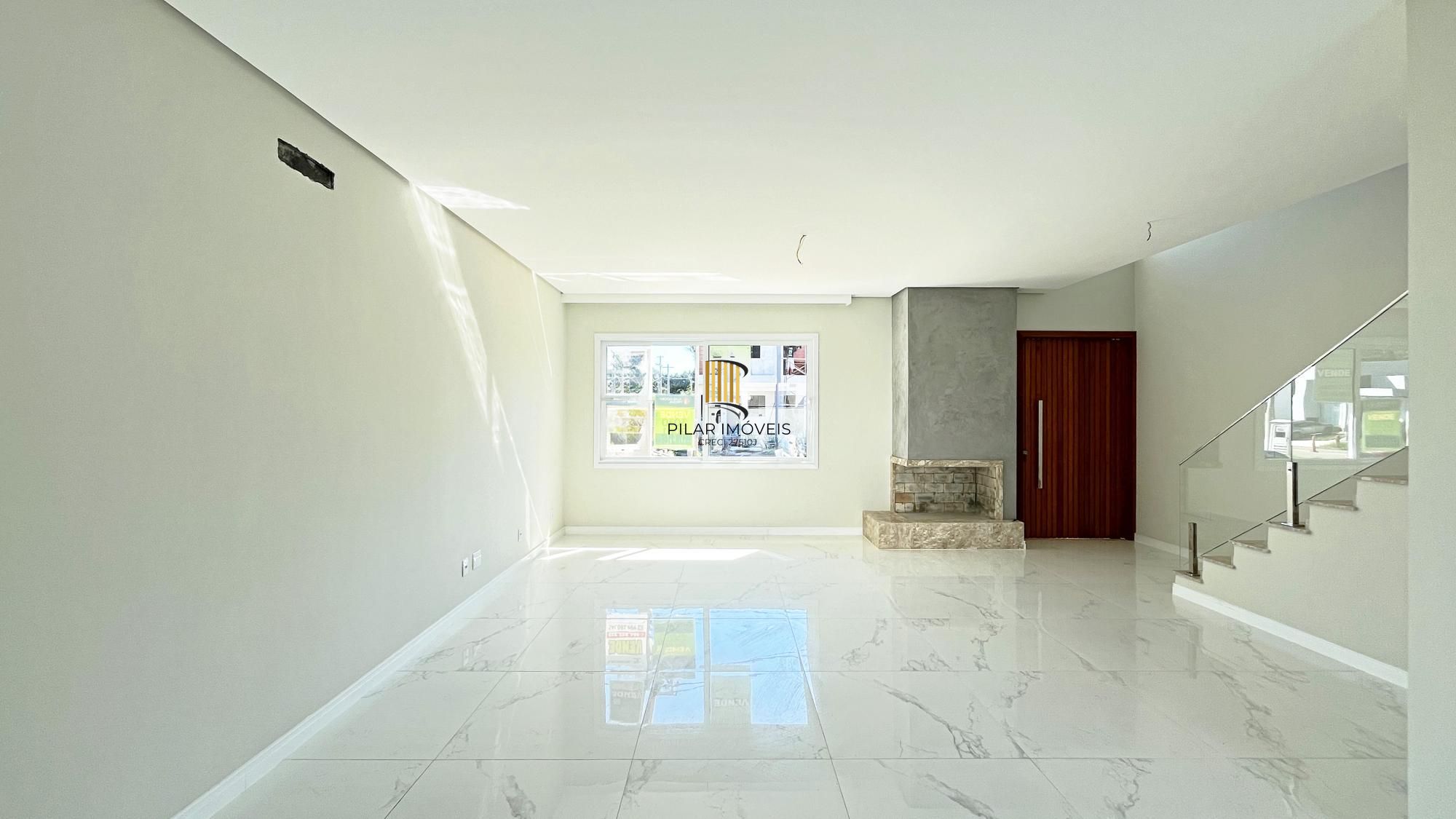 Casa em Porto Alegre, no bairro Hípica, com 3 dormitório(s), e 3 banheiros, à venda.