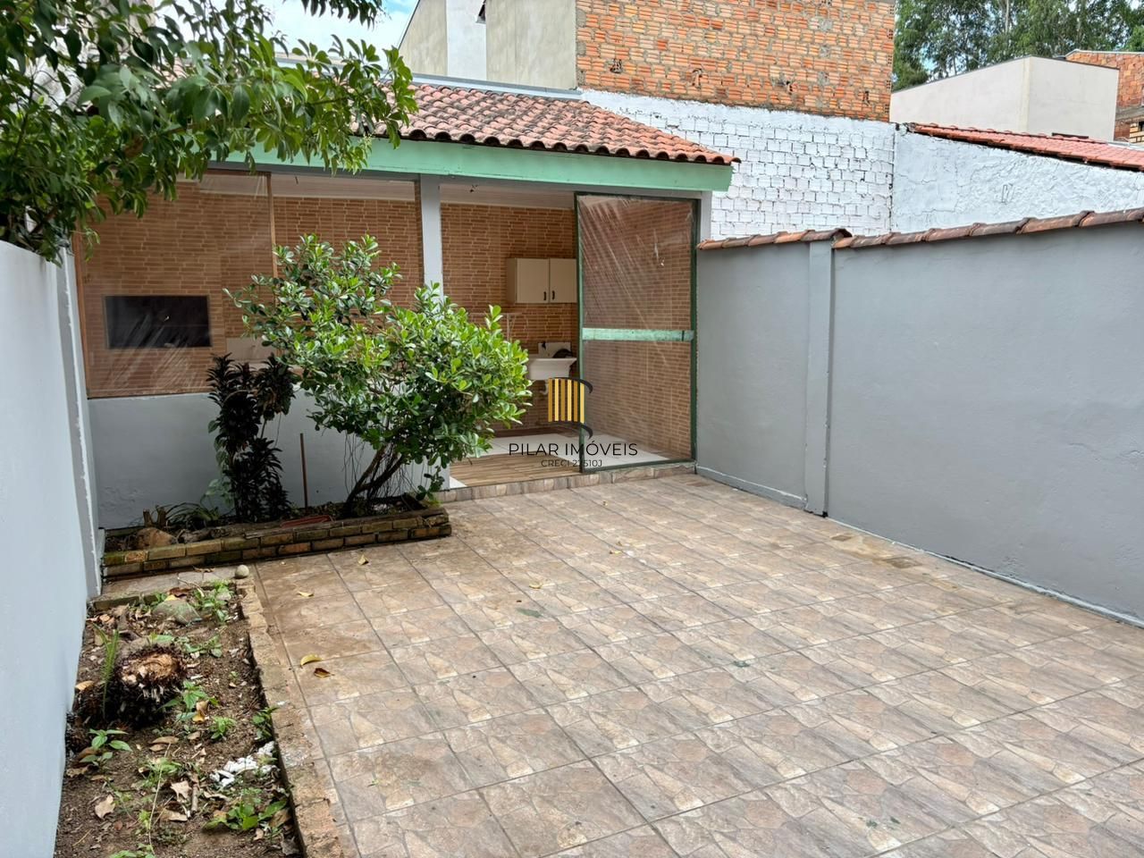 Casa 2 dormitórios no bairro Hípica
