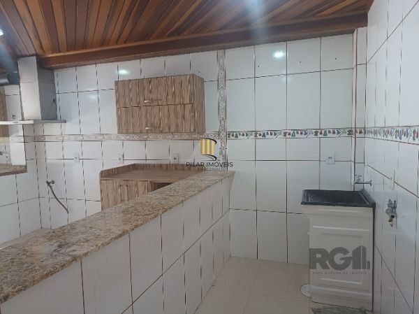 Casa em Porto Alegre, no bairro Restinga, com 4 dormitório(s), e 4 banheiros, à venda.