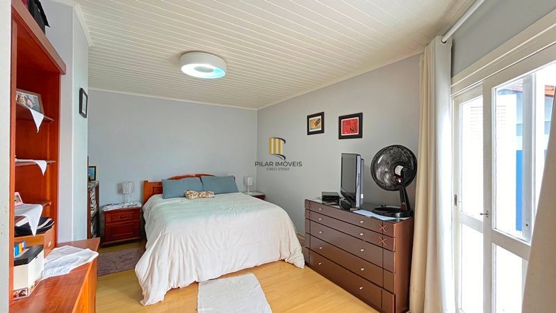 Casa de esquina com 285m², 3 dormitórios, sendo 1 suites, 4 vagas - amplo pátio com piscina,  Residencial Bahamas