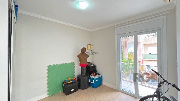 Casa em Porto Alegre, no bairro Hípica, com 3 dormitório(s), e 3 banheiros, à venda.