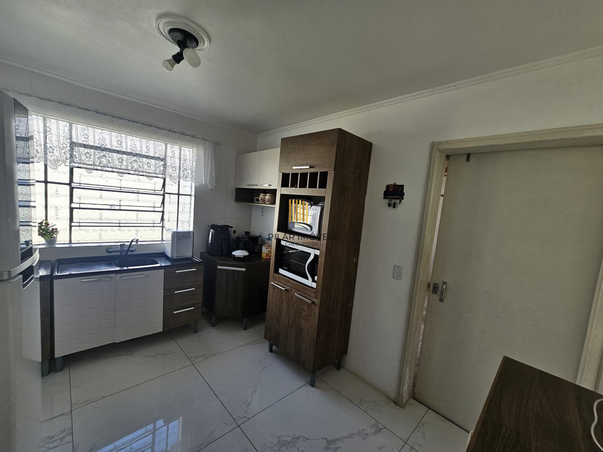Casa com piscina terreno 10x30 zona sul de Porto Alegre