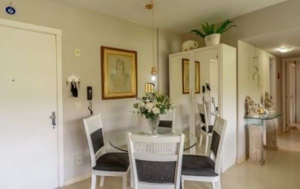 Apartamento em Porto Alegre, no bairro Santo Antônio, com 3 dormitório(s), e 3 banheiros, à venda.