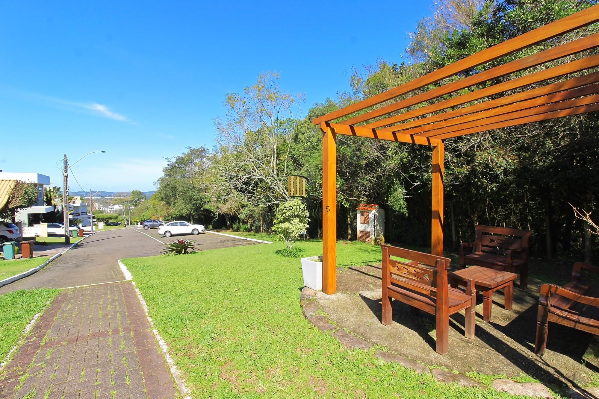 Casa 3 suítes com piscina em condomínio alto padrão na zona sul de Porto Alegre !