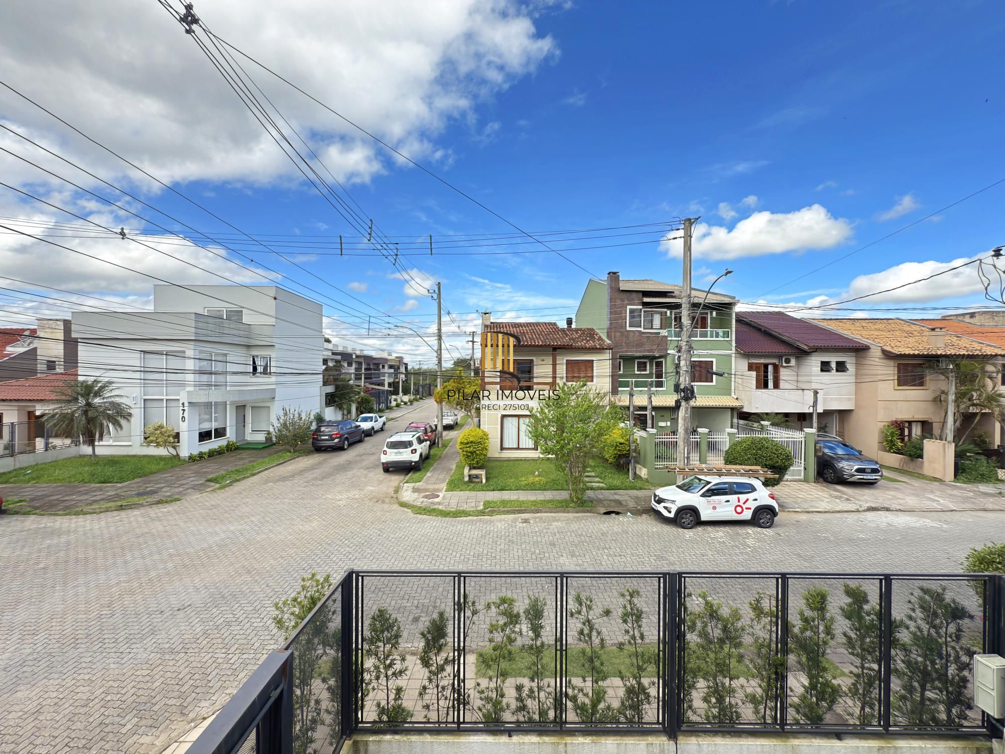 Casa em Porto Alegre, no bairro Hípica, com 4 dormitório(s), à venda.