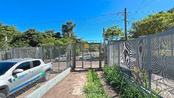 Casa em Porto Alegre, no bairro Guarujá, com 3 dormitório(s), e 3 banheiros, à venda.