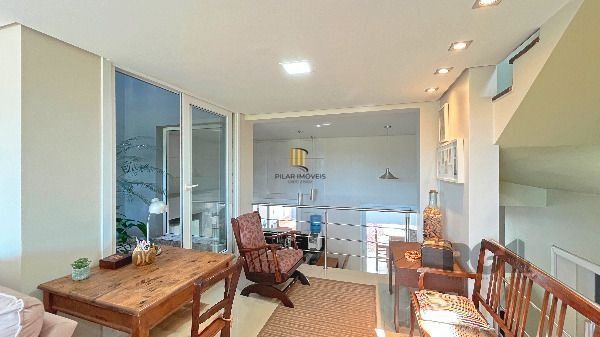 Casa em Porto Alegre, no bairro Hípica, com 3 dormitório(s), e 3 banheiros, à venda.