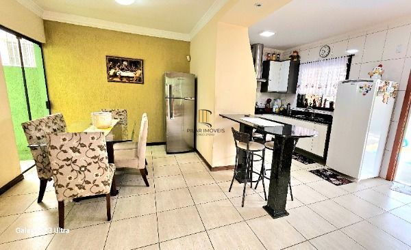 Casa em Porto Alegre, no bairro Vila Nova, com 3 dormitório(s), e 3 banheiros, à venda.