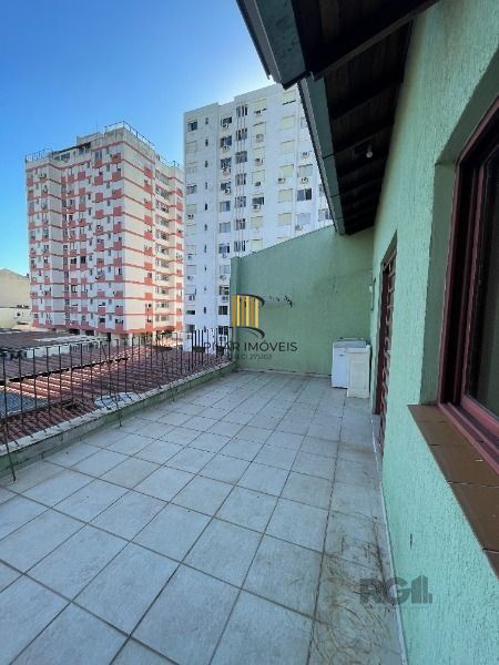 Casa 6 dormitórios no bairro Cristal