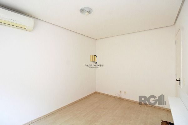 Casa Condominio em Porto Alegre, no bairro Pedra Redonda, com 3 dormitório(s), e 3 banheiros, à venda.