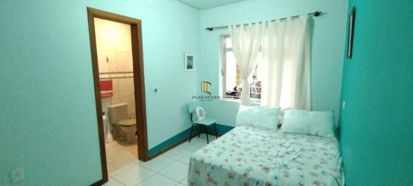 Casa em Porto Alegre, no bairro Nonoai, com 6 dormitório(s), e 6 banheiros, à venda.