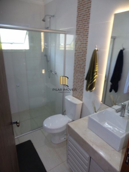 Casa para Venda - 270m², 3 dormitórios, sendo 1 suites, 2 vagas - Guarujá