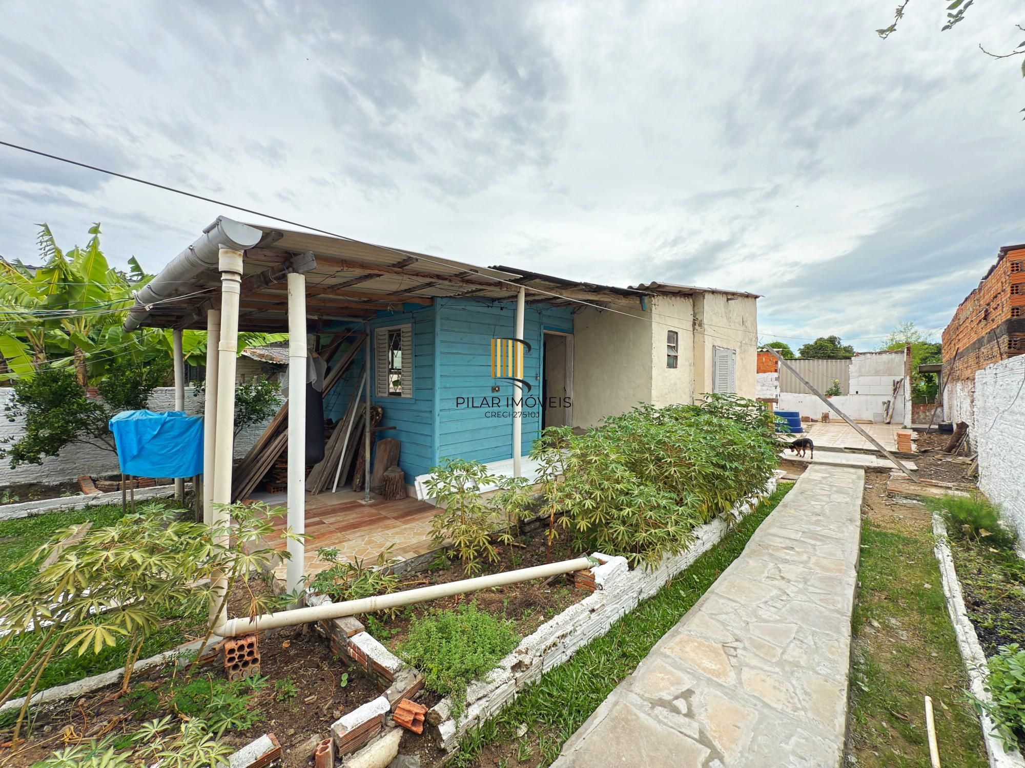 Casa 3 dormitórios no bairro Restinga