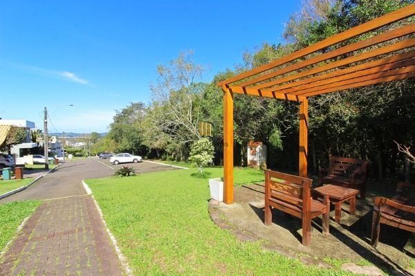 Casa em Porto Alegre, no bairro Aberta dos Morros, com 3 dormitório(s), e 3 banheiros, à venda.