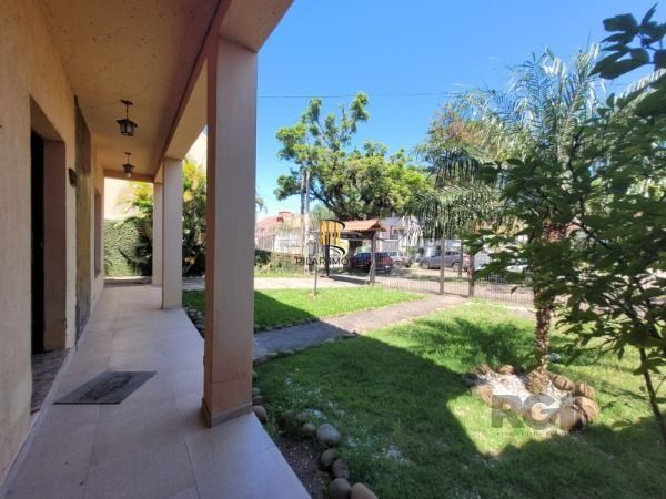 Casa 5 dormitórios no bairro Aberta dos Morros