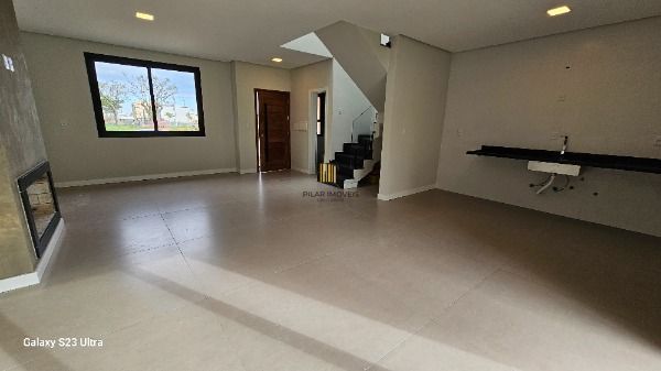 Casa em Porto Alegre, no bairro Hípica, com 3 dormitório(s), e 3 banheiros, à venda.