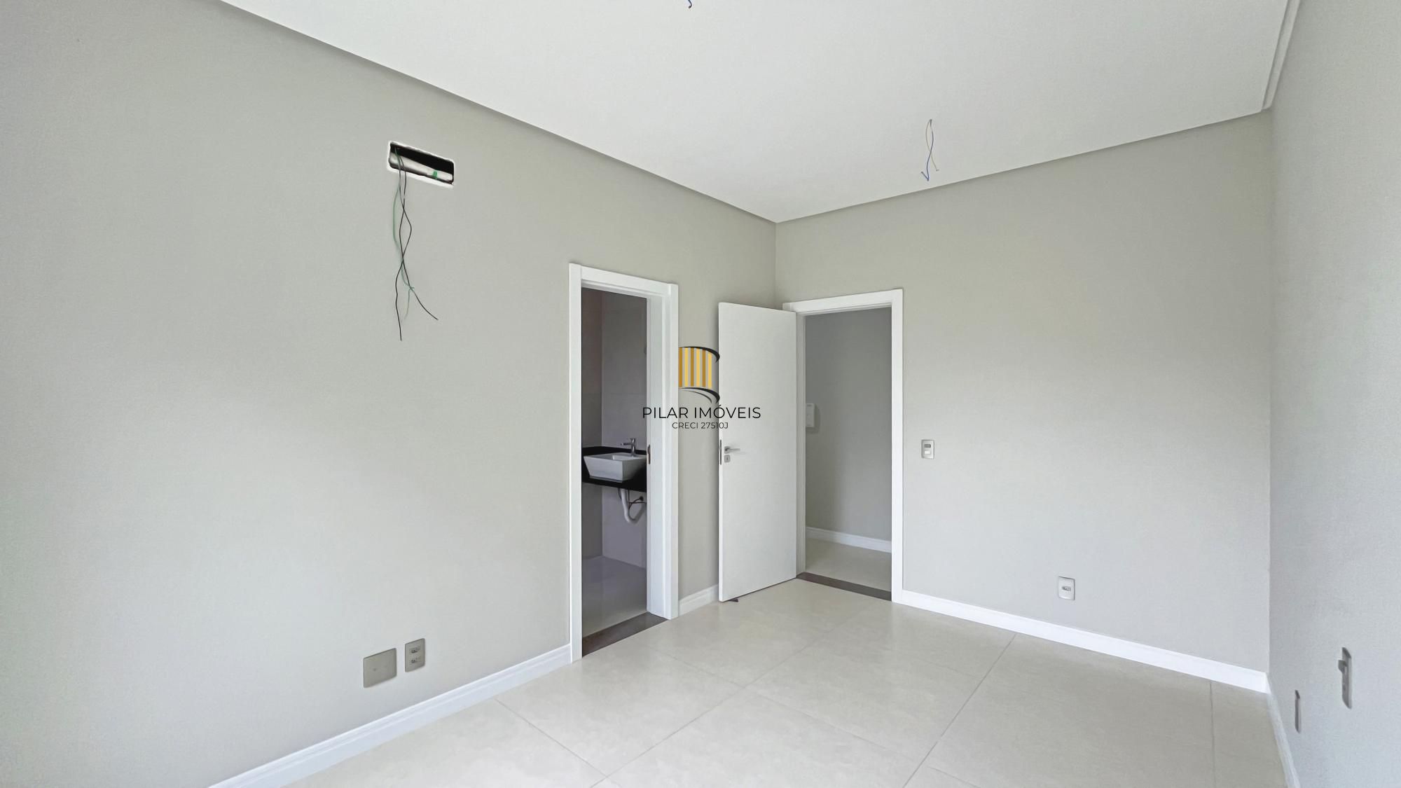 Casa Condominio em Porto Alegre, no bairro Hípica, com 3 dormitório(s), e 3 banheiros, à venda.