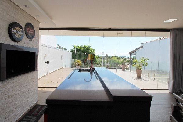 Casa para Venda - 400m², 4 dormitórios, sendo 2 suites, 4 vagas - Guarujá
