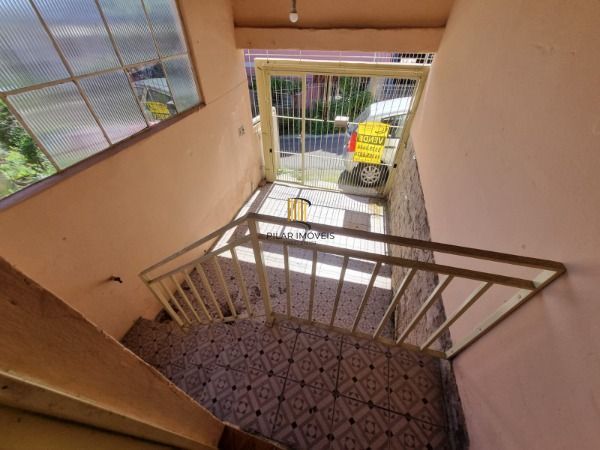 Casa em Porto Alegre, no bairro Vila Nova, com 2 dormitório(s), e 2 banheiros, à venda.