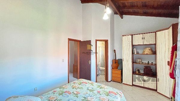 Casa em Porto Alegre, no bairro Hípica, com 3 dormitório(s), e 2 banheiros, à venda.