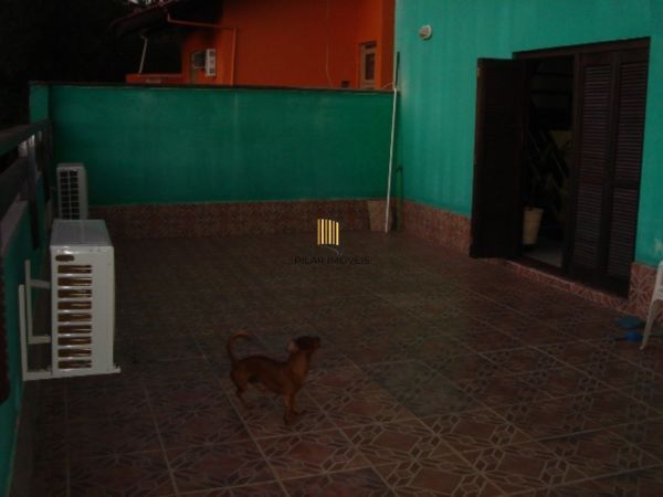 Casa para Venda - 500m², 4 dormitórios, sendo 1 suites, 1 vaga - Imperial Parque