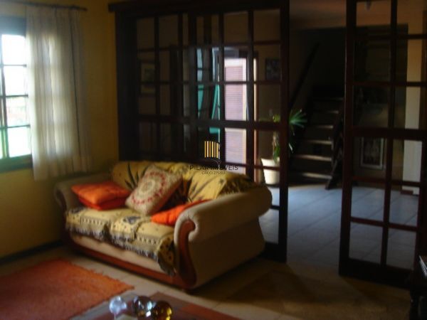 Casa para Venda - 500m², 4 dormitórios, sendo 1 suites, 1 vaga - Imperial Parque