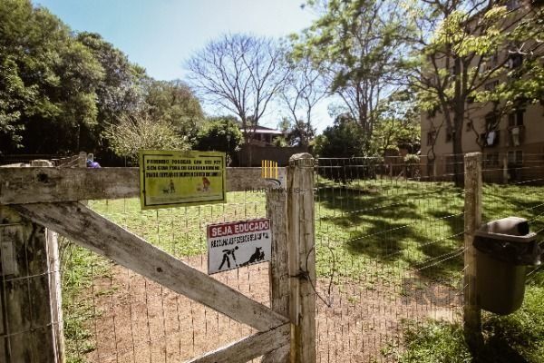 Apartamento em Porto Alegre, no bairro Vila Nova, com 2 dormitório(s), e 2 banheiros, à venda.