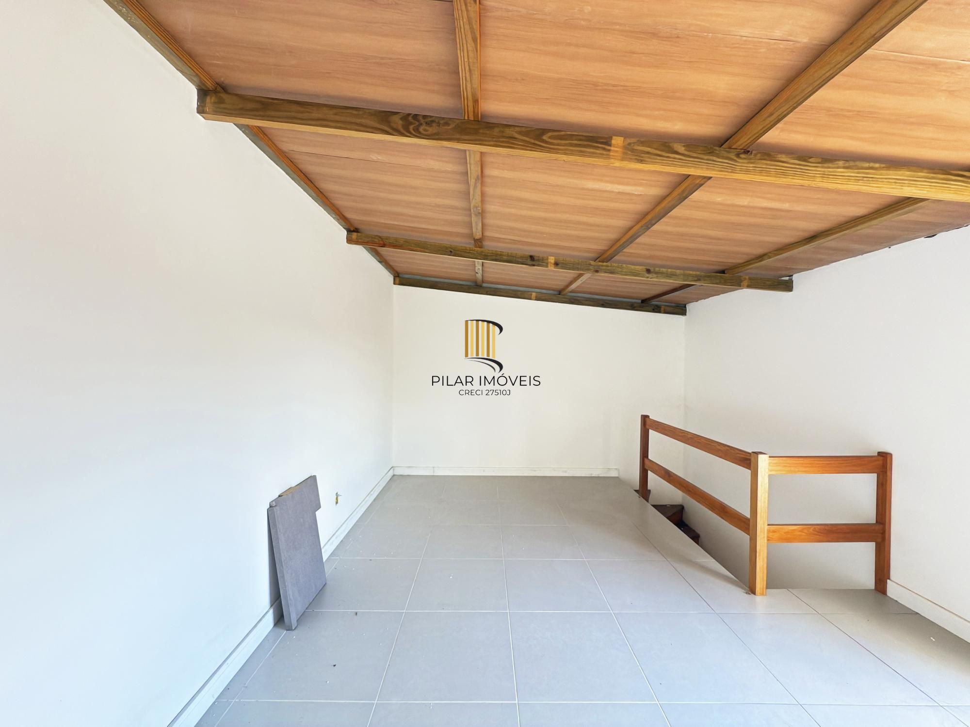 Casa em Porto Alegre, no bairro Hípica, com 4 dormitório(s), à venda.