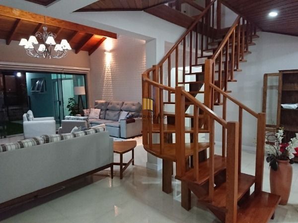 Casa em Porto Alegre, no bairro Espirito Santo, com 4 dormitório(s), e 4 banheiros, à venda.