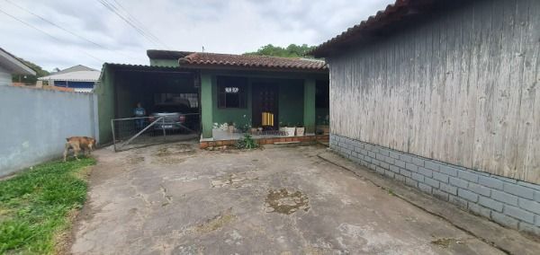 Casa em Porto Alegre, no bairro Belém Novo, com 2 dormitório(s), e 2 banheiros, à venda.