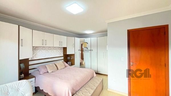 Casa em Porto Alegre, no bairro Hípica, com 3 dormitório(s), e 3 banheiros, à venda.